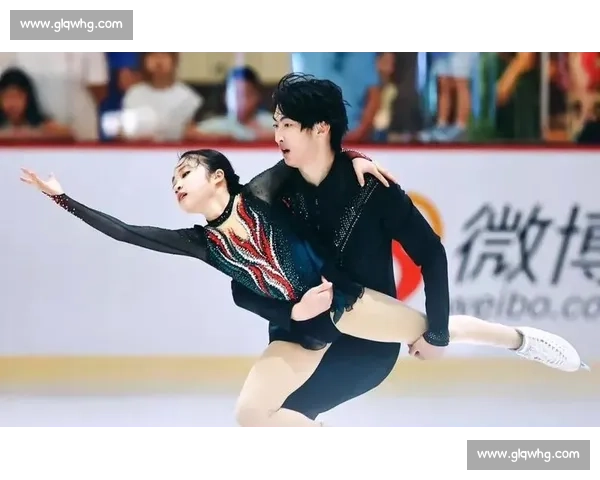 中俄花滑高手齐齐哈尔竞技 郭蕊 张益文摘双人滑桂冠 中俄花滑高手齐齐哈尔竞技 郭蕊 张益文摘双人滑桂冠