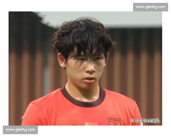 哨响球碎！中超争议判罚惹毛王钰栋，业余操作再引怒潮