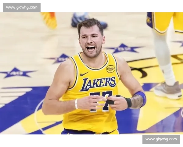 伤兵满营仍破敌！无詹无东契奇，里夫斯 51 分助湖人客场奏凯