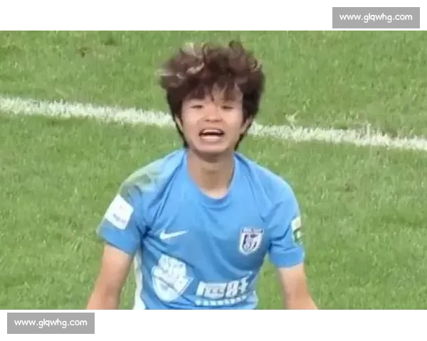 半场战报：申花 1-2 大连英博 吕焯毅世界波点燃赛场